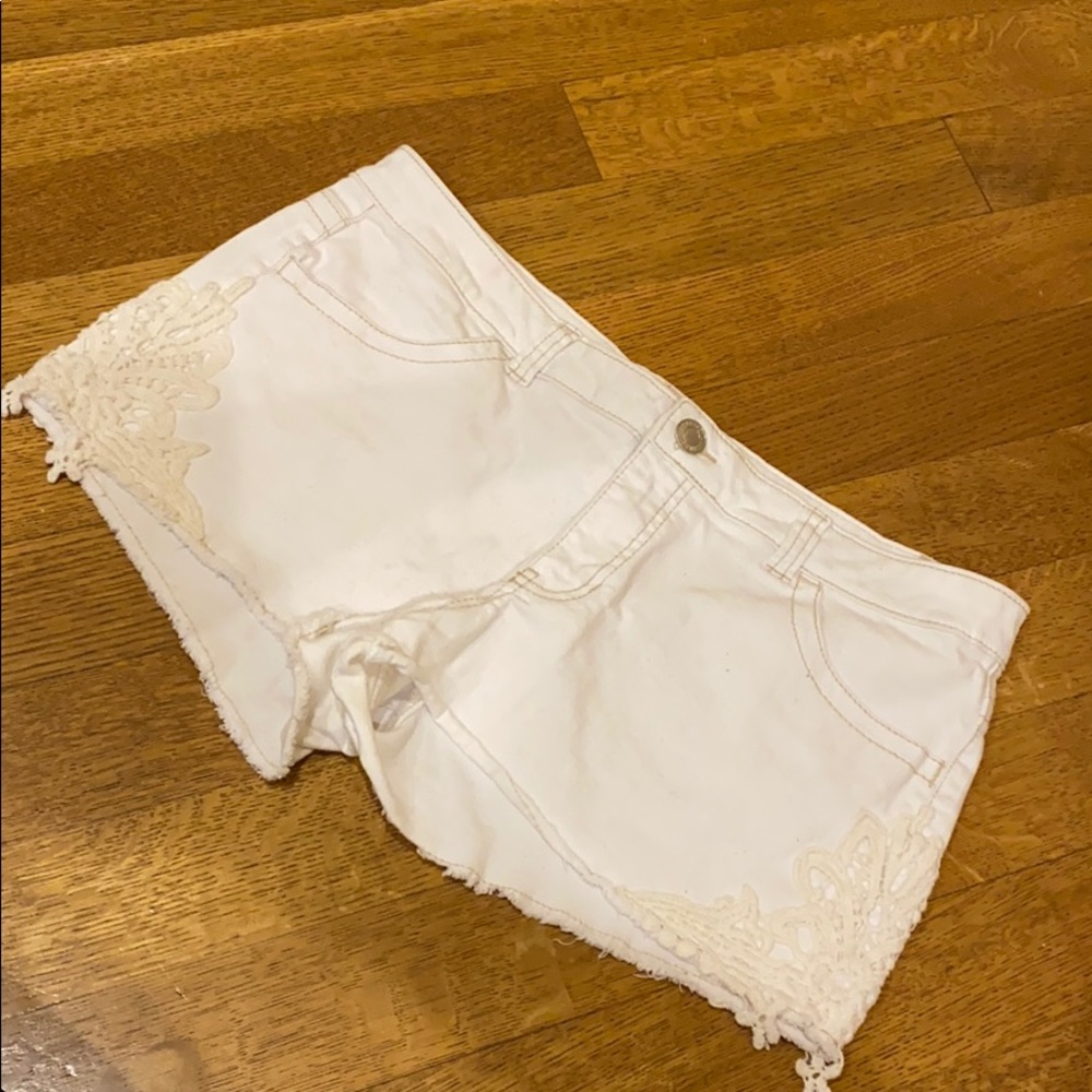 Cutest white denim shorts with stretch SIZE 15